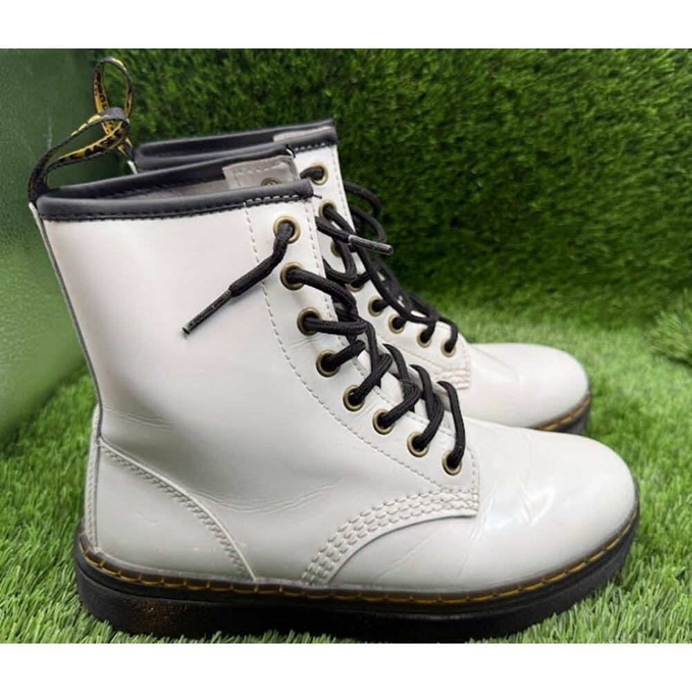 Dr. Martens Women's Zavala White AirWair Bouncing Soles AW004 – Size 6